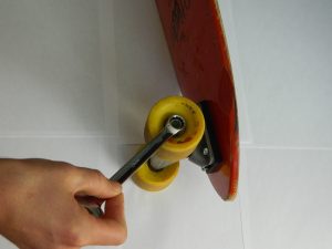 how to remove bearings from skateboard wheels