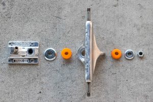how to change skateboard trucks
